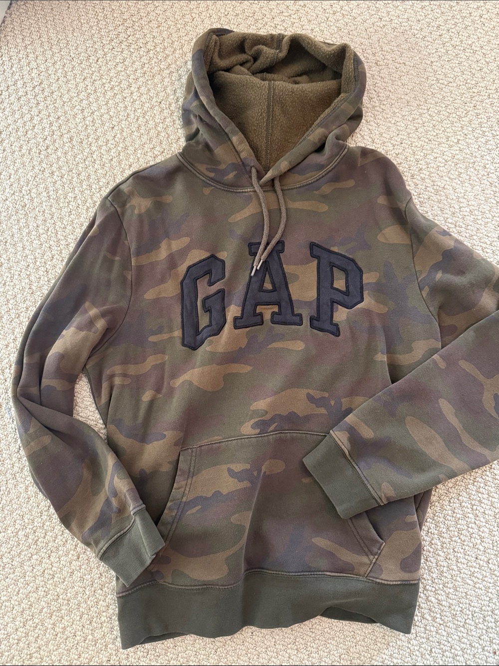 GAP Camouflage Pullover Hoodie in Olive and Brown, L